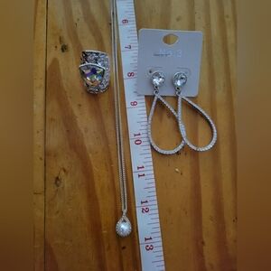 3 piece Costume Jewlery, Fashion Jewlrey, Not Real But Real Pretty pearl crystal